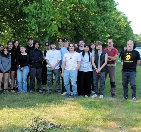 De futurs architectes en apprentissage sur le terrain pour imaginer demain
